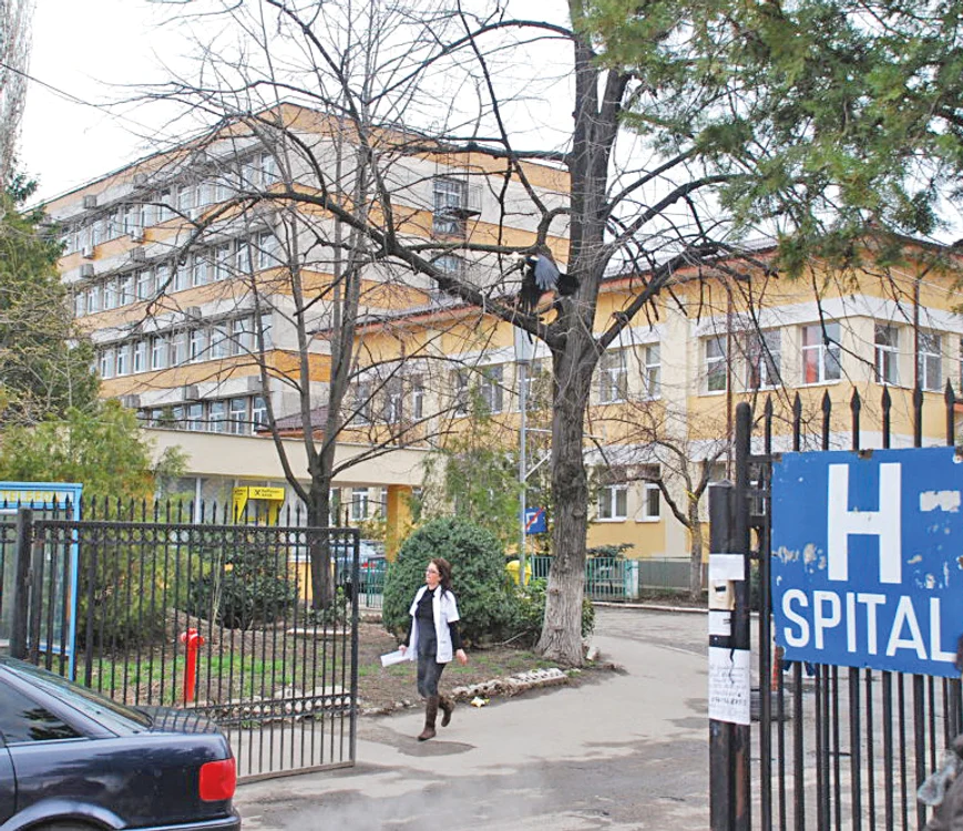 Bărbatul s-a tăiat cu flexul după ce a fost externat de la spitalul suport COVID din Bârlad
