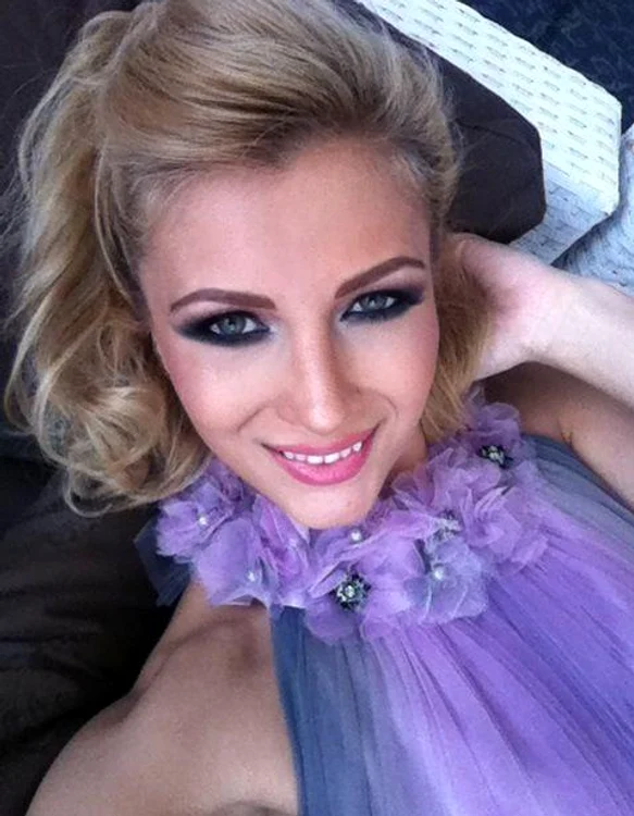 
    Cântăreaţa se mărită luna viitoare (foto:Facebook)  