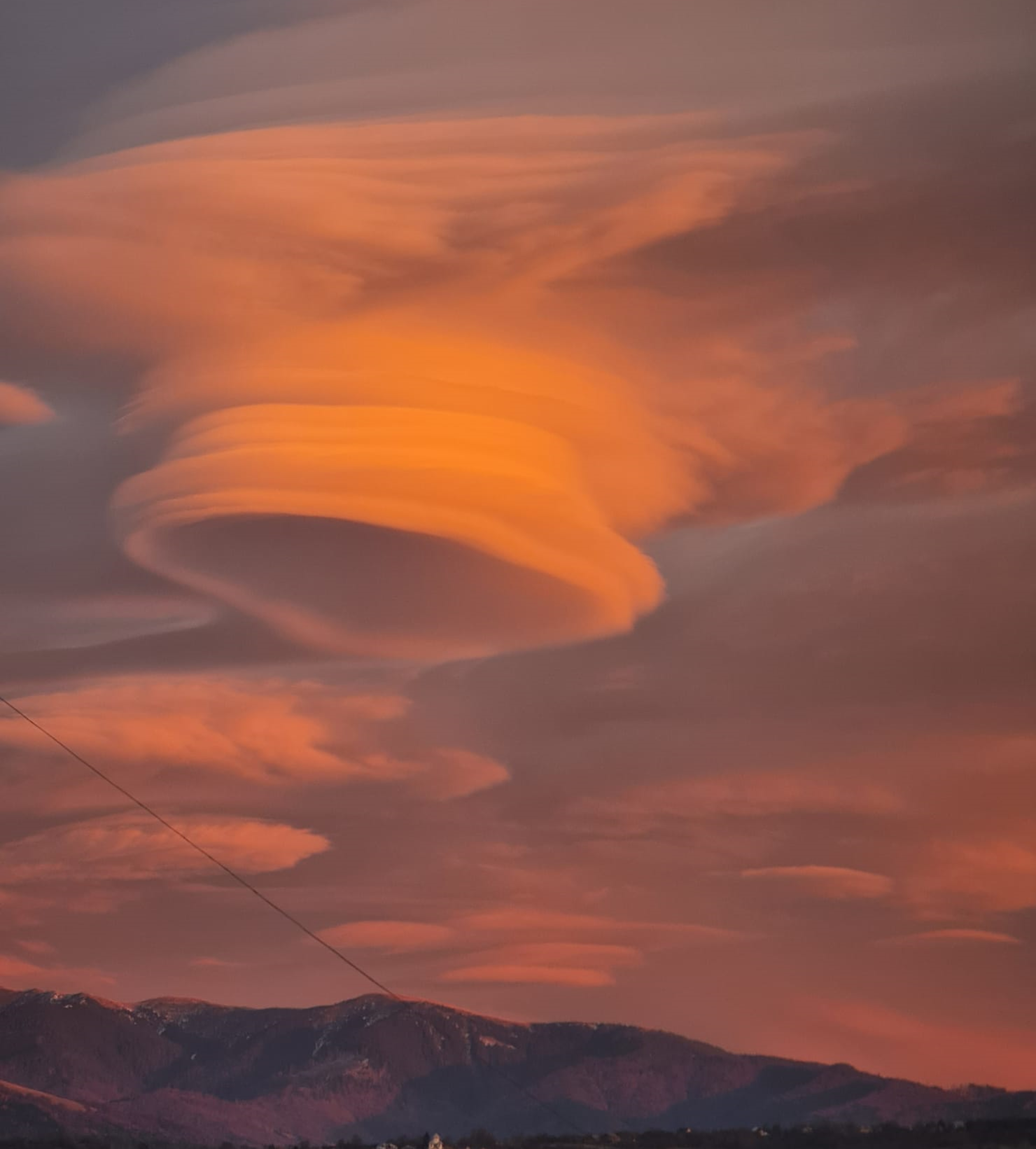 Raport OZN-uri Pentagon AARO analizează fenomene aeriene neidentificate | sursa foto: Adevarul