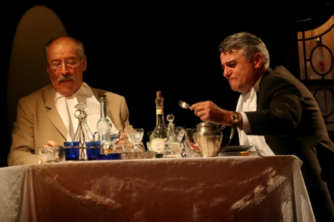 Victor Rebengiuc, alături de Mircea Rusu, în "Inimă de câine",în regia lui Yuri Kordosnkyi, la Teatrul Naţional din Bucureşti