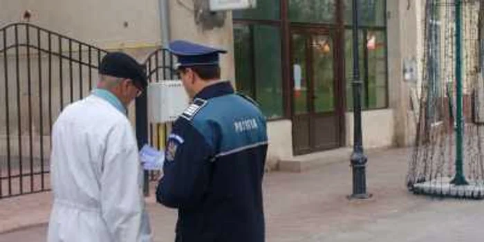 Poliţiştii au restituit telefonul victimei (arhivă)