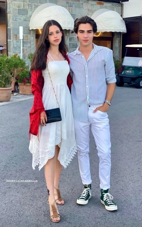 Violeta și-a ajuns fratele în înălțimefoto: Instagram