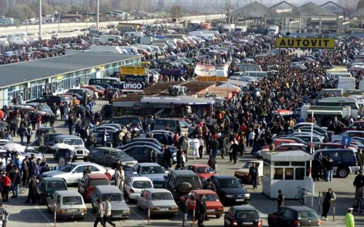 După Volkswagen, care a înregistrat anul trecut o creştere de 18,2% faţă de 2015 (în ritmul pieţei), urmează Opel, cu 53.006 unităţi (creştere 13,82%)