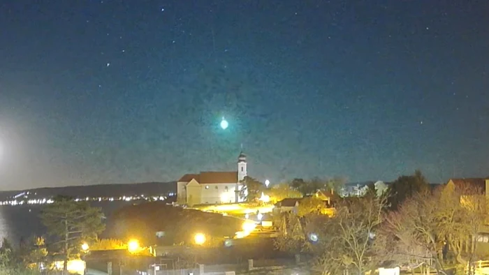 O minge de foc verzuie a apărut pe cerul Ungariei / foto: captura video