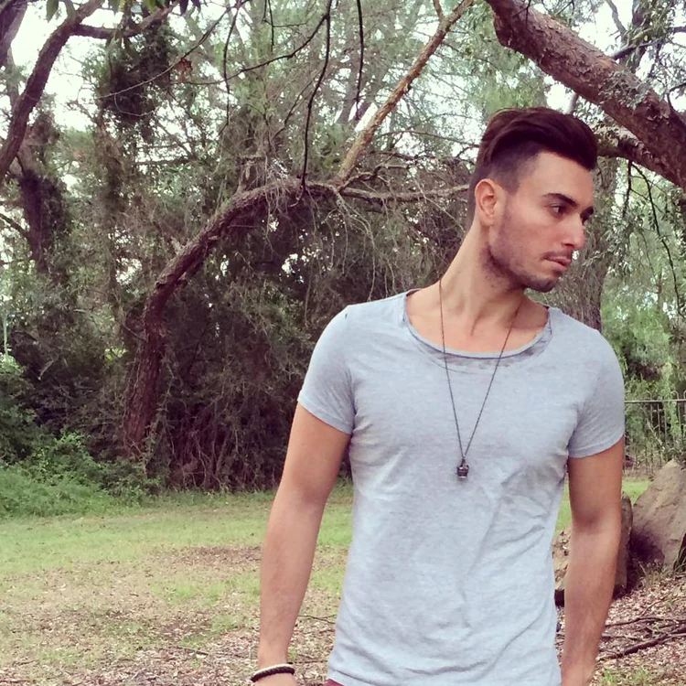 
    Faydee  