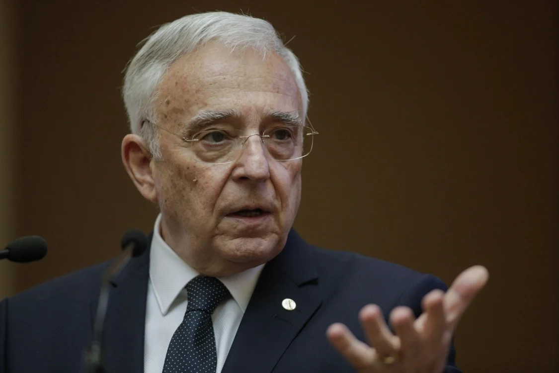 Mugur Isărescu, guvernatorul BNR