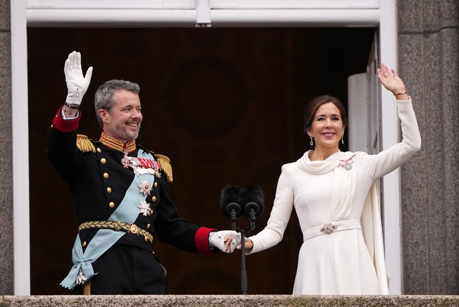 Frederik al X-lea este noul rege al Danemarcei după abdicarea reginei Margrethe a II-a. Imagini de la momentul încoronării FOTO VIDEO 