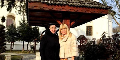 Elena Udrea la mănăstire FOTO Facebook 