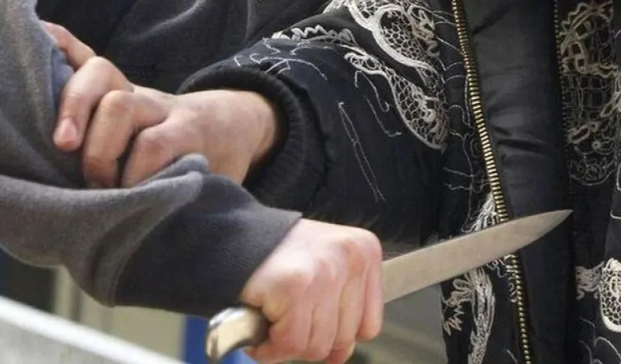 Trecător înjunghiat după ce a intervenit într-o tâlhărie în centrul Timișoarei.