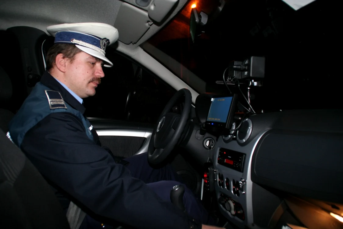 Poliţiştii au depistat cu aparatul radar un şofer ce circula cu 104 km/h