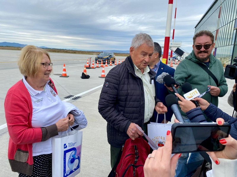 Pasagerul cu numărul 50.000 a aterizat la Brașov. Trăiește de 40 ani în Germania și vine anual să-și vadă familia rămasă aici