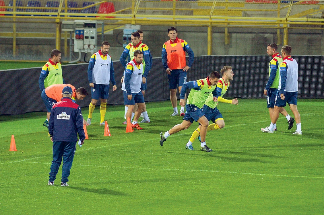Tricolorii îl susţin necondiţionat pe selecţionerul Anghel IordănescuFoto: Mediafax