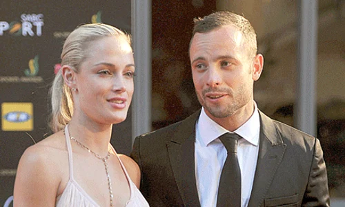 Pistorius a împuşcat o în cap pe iubita lui, Reeva Steenkamp gif