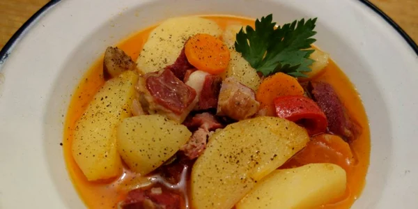 tocanita de cartofi cu pastrama de oaie