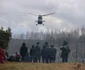 Soldaţii polonezi la graniţa cu Belarusul încearcă să stopeze valul de migranţi. FOTO EPA-EFE