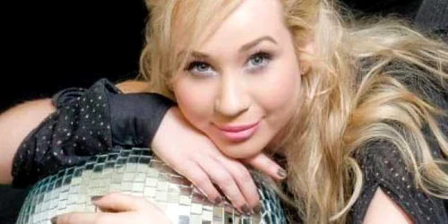 Xonia îşi doreşte să ajungă o artistă internaţională