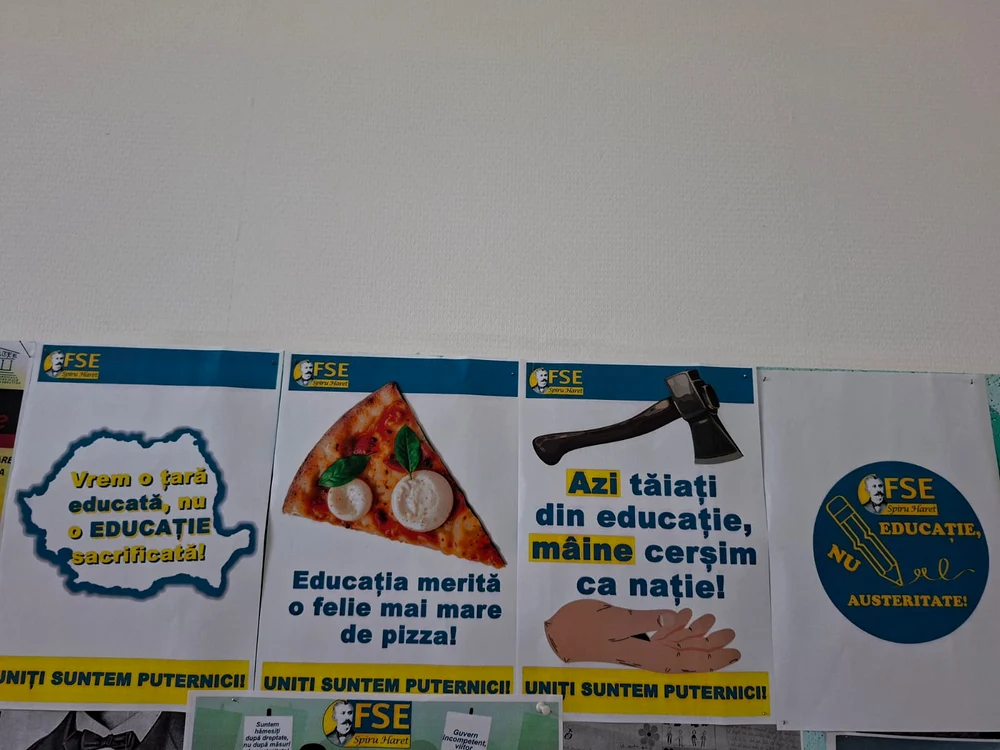 Profesorii au afișat în școli postere cu mesaje prin care își exprimă nemulțumirea Sursa: sindicat 