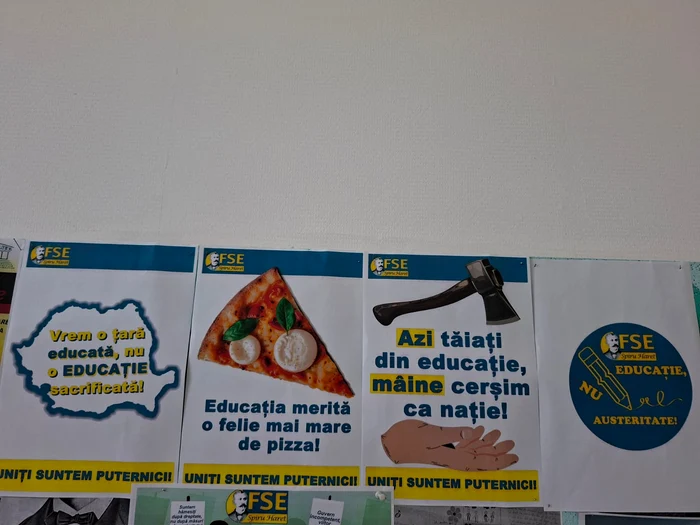 Profesorii au afișat în școli postere cu mesaje prin care își exprimă nemulțumirea Sursa: sindicat 