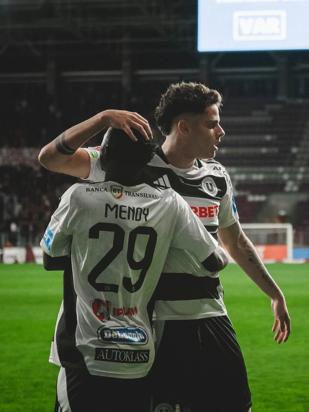 U Cluj, victorie uriașă pe terenul Rapidului. Ardelenii, în marș triumfal spre primul titlu din istoria clubului