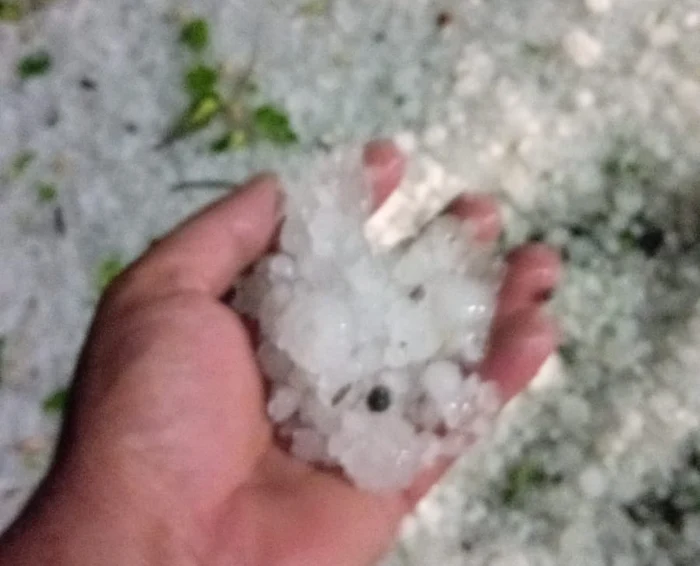 Grindina a căzut mai mult de o jumătate de oră Foto: Adi Câmpeanu