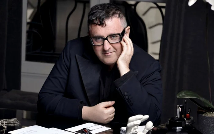 
    Creatorul de modă Alber Elbaz, fost director artistic al casei Lanvin, a murit din cauza Covid-19  