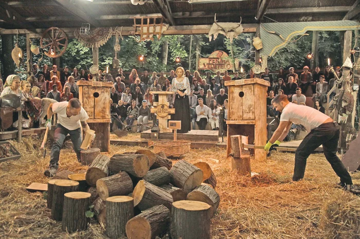 
    Medicii au sărit să-i acorde primul ajutor, sub privirile spectatorilor speriaţi  