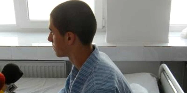 Polițistul l-a snopit în bătăi pe minor, suspectându-l de furt