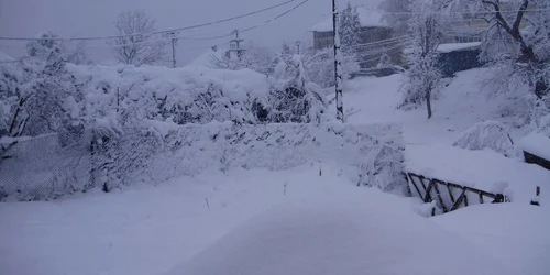 Stratul nou de zăpadă poate ajunge la 15 centimetri