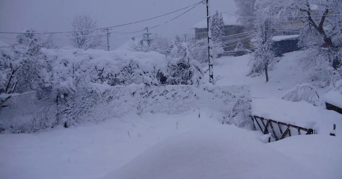 Stratul nou de zăpadă poate ajunge la 15 centimetri