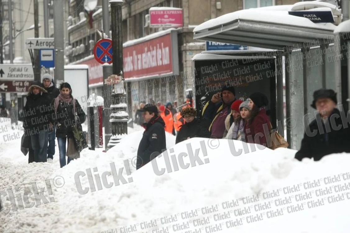 Zăpadă pe străzile Capitalei (foto: Dorin Constanda)