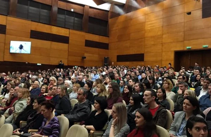 Aula Magna a UVT a fost plină la avanpremiera fimului "Touch me not"