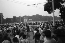 Protest organizat la Budapesta, la 27 iunie 1988, împotriva distrugerii satelor maghiare din Transilvania, în timpul dictaturii lui Nicolae Ceaușescu (© Fortepan / Vészi Ágnes)