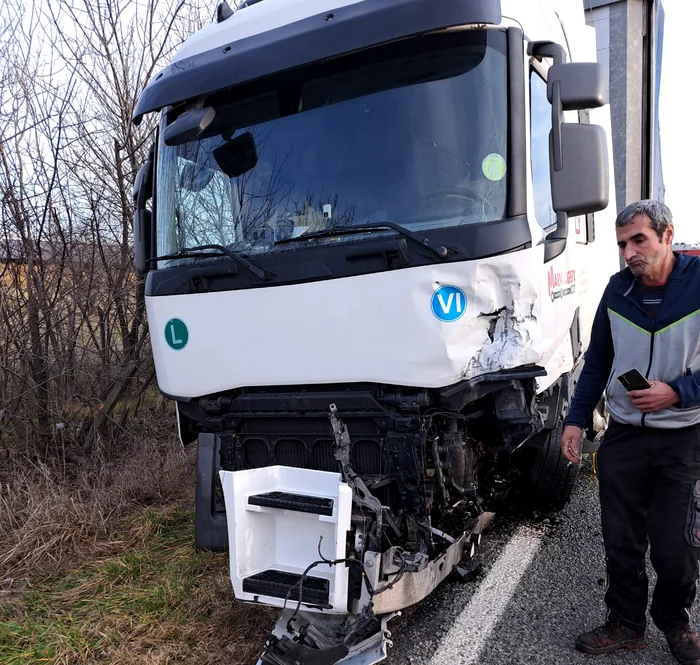 Autoturismul a intrat în plin în autoutilitară Foto: ISU Gorj