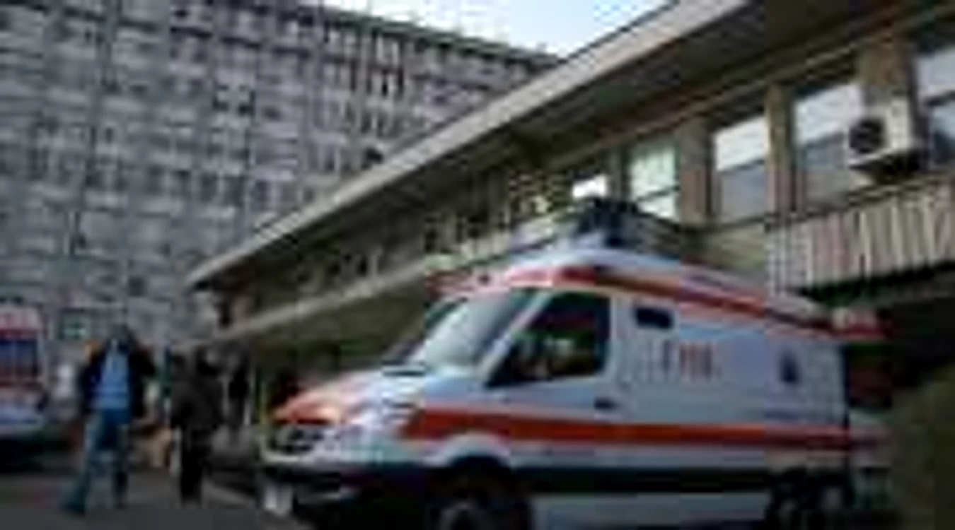 Cluj: Clujeancă în comă după ce a picat de pe un bloc din Costineşti