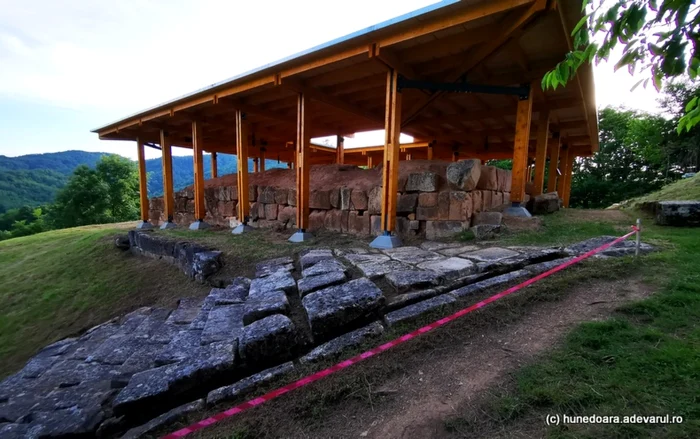 Turn locuinţă pus în siguranţă la Cetatea dacică Costeşti. Foto: Daniel Guţă. ADEVĂRUL.