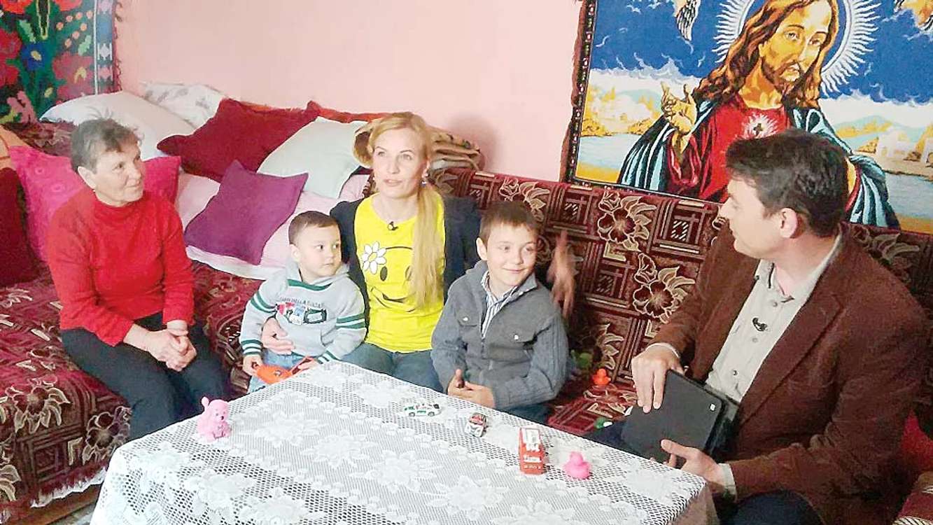 
    Tincuţa şi cei doi copii au apelat la echipa “Revendicarea”  