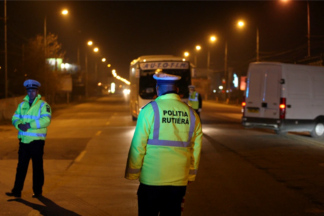 Şoferul a fost oprit în trafic de poliţişti Foto.arhivă Adevărul