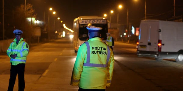 Şoferul a fost oprit în trafic de poliţişti Foto.arhivă Adevărul