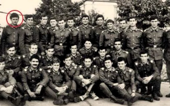 Ioan Chertiţie (rândul de sus, al doilea din stânga), alături de foştii colegi gardieni Foto: Arhivă Personală