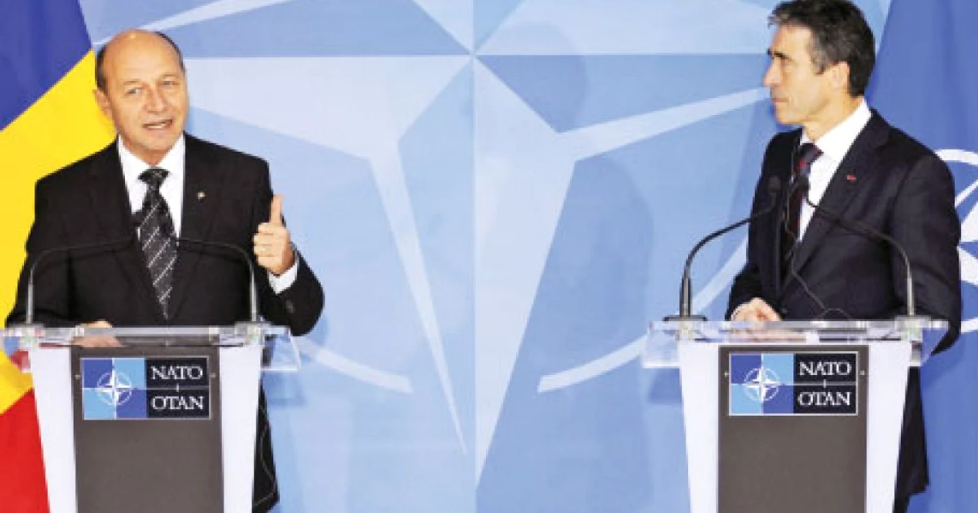 Rasmussen (dreapta) vrea includerea Rusiei în scutul antirachetă