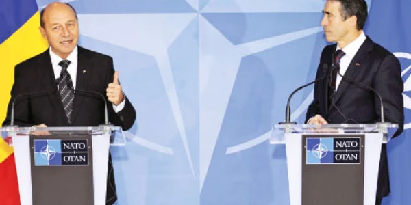 Rasmussen (dreapta) vrea includerea Rusiei în scutul antirachetă
