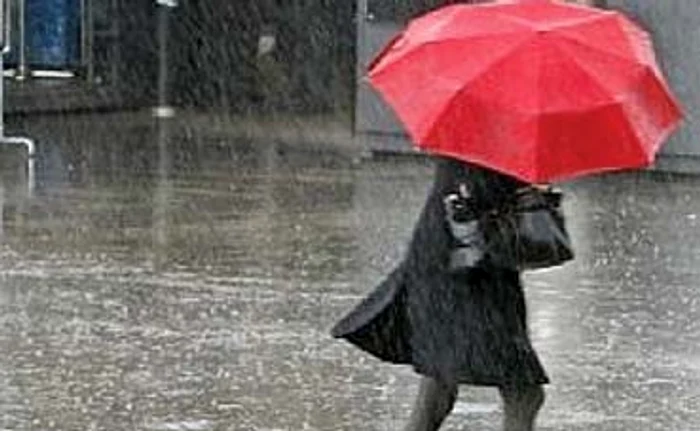 Ploaia ţine până duminică la prânz