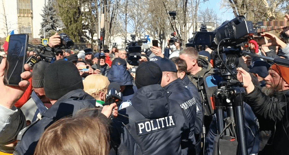 Protest la Chișinău: alerte cu bombă și minori folosiți pentru destabilizarea manifestațiilor. Aeroportul a fost evacuat