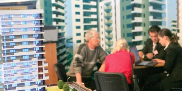 UPDATE: De mâine, două târguri imobiliare. Dezvoltatorii oferă maşini şi yachturi cadou.