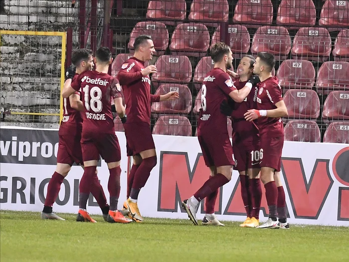 
    Clujenii se bucură după  golul lui Deac din 11 metriFoto: sportpictures.eu  