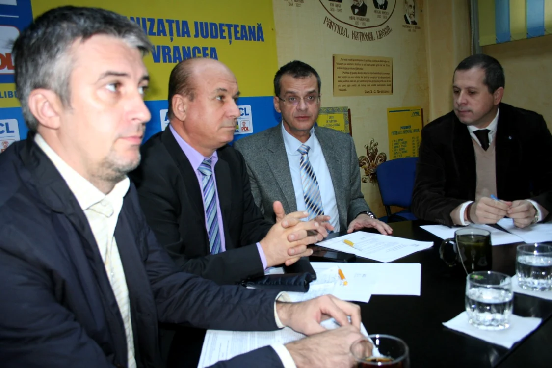Liderii ACL Vrancea acuză edilii di Focşani de abuz  FOTO: Ştefan Borcea
