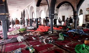 Interiorul uneia dintre moscheele atacate de terorişti jpeg