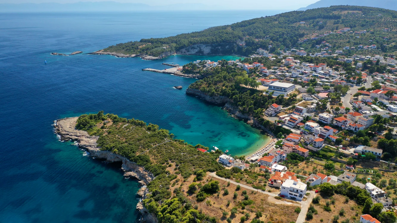Satul Rousoum Gialos, pe insula Alonissoss, Grecia FOTO Shutterstock
