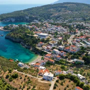 Satul Rousoum Gialos, pe insula Alonissoss, Grecia FOTO Shutterstock
