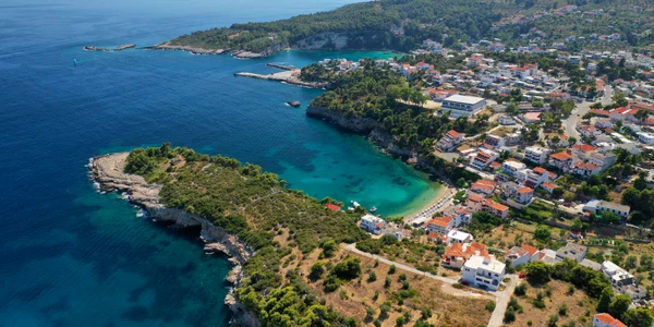Satul Rousoum Gialos, pe insula Alonissoss, Grecia FOTO Shutterstock